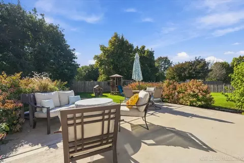 Exterior - 721 Periwinkle Ln, Aurora, IL 60504 photo 3 of 4