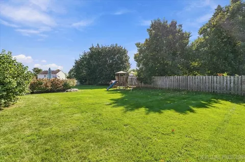 Exterior - 721 Periwinkle Ln, Aurora, IL 60504 photo 4 of 4