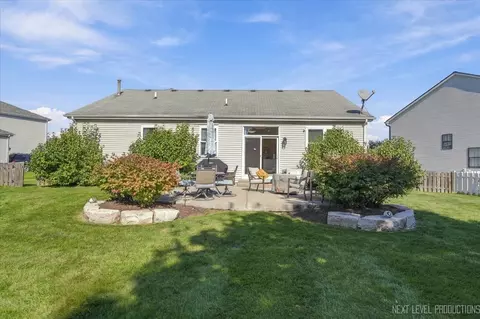 Exterior - 721 Periwinkle Ln, Aurora, IL 60504 photo 2 of 4