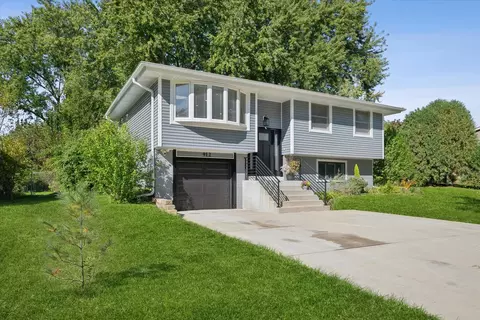912 Cornell Ln, Schaumburg, IL 60193
