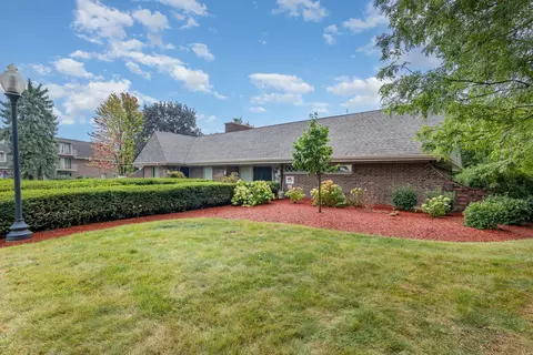 Exterior - 208 E Bailey Rd E #K, Naperville, IL 60565 photo 3 of 4