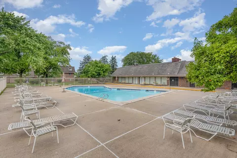 Exterior - 208 E Bailey Rd E #K, Naperville, IL 60565 photo 4 of 4