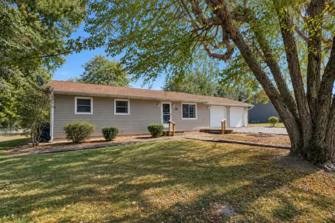 1200 S Wilson St, Benton, IL 62812