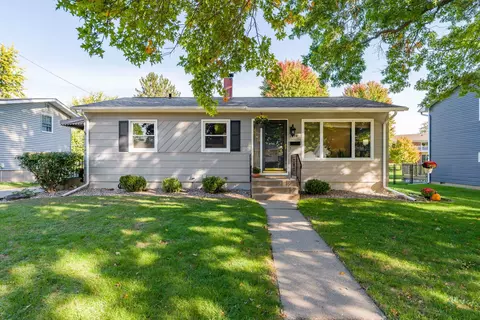 1828 E 32nd St, Davenport, IA 52807