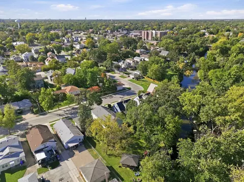 View/Area - 3905 Custer Ave, Lyons, IL 60534 photo 2 of 5
