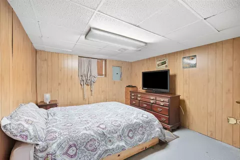 Bedroom - 3905 Custer Ave, Lyons, IL 60534 photo 5 of 5