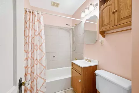 Bath - 3905 Custer Ave, Lyons, IL 60534 photo 2 of 2