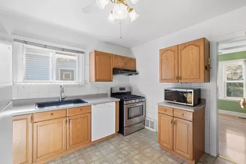 Kitchen - 3905 Custer Ave, Lyons, IL 60534 photo 3 of 3