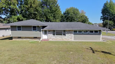 1017 S Giant City Rd, Carbondale, IL 62902