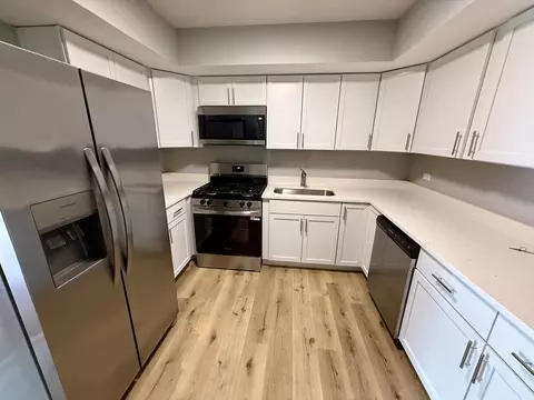 Kitchen - 145 Dover Dr #14, Des Plaines, IL 60018 photo 1 of 4