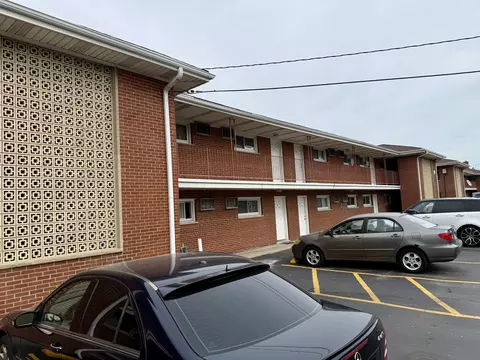 Exterior - 145 Dover Dr #14, Des Plaines, IL 60018 photo 2 of 5