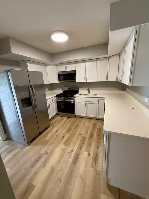 Kitchen - 145 Dover Dr #14, Des Plaines, IL 60018 photo 2 of 4