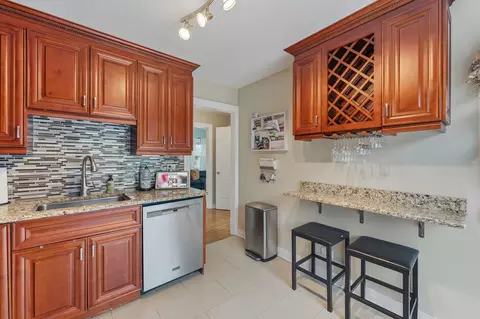 Kitchen - 1206 Avery Ave, Wheaton, IL 60187 photo 4 of 4
