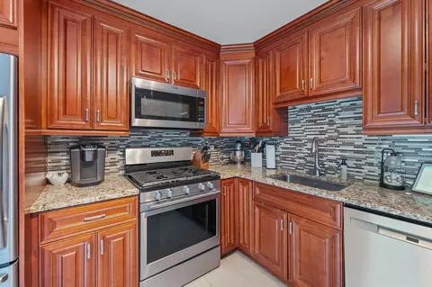 Kitchen - 1206 Avery Ave, Wheaton, IL 60187 photo 3 of 4
