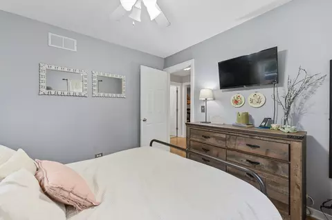 Bedroom - 1206 Avery Ave, Wheaton, IL 60187 photo 2 of 6