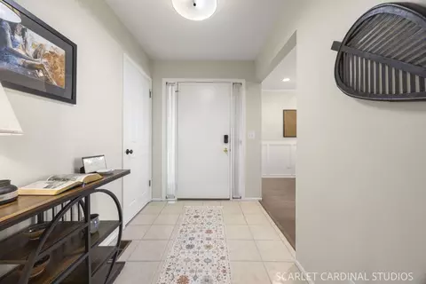 Entry Way - 913 Wheaton Oaks Dr, Wheaton, IL 60187 photo 2 of 2
