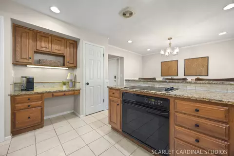 Kitchen - 913 Wheaton Oaks Dr, Wheaton, IL 60187 photo 3 of 3