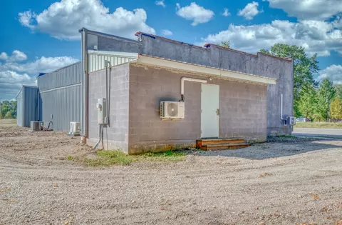 Exterior - 305 E Jefferson Ave, Nason, IL 62816 photo 6 of 8