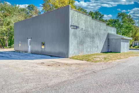Exterior - 305 E Jefferson Ave, Nason, IL 62816 photo 1 of 8