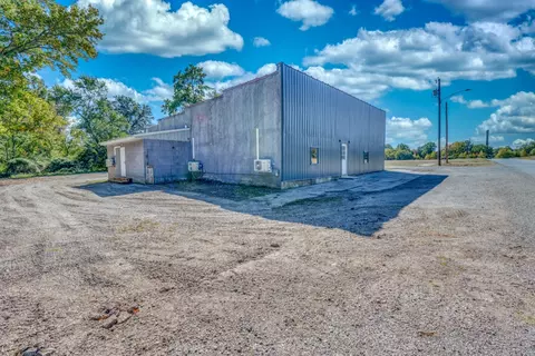 Exterior - 305 E Jefferson Ave, Nason, IL 62816 photo 7 of 8
