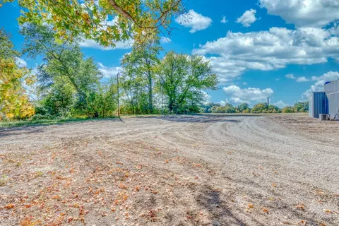 Exterior - 305 E Jefferson Ave, Nason, IL 62816 photo 4 of 8