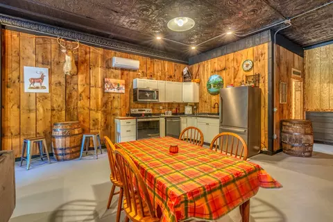 Dining - 305 E Jefferson Ave, Nason, IL 62816 photo 1 of 1