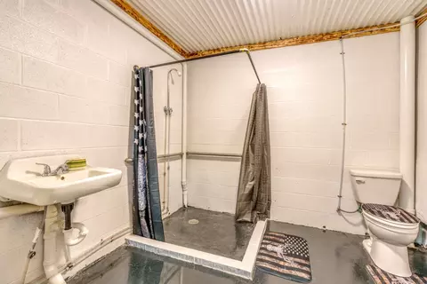 Bath - 305 E Jefferson Ave, Nason, IL 62816 photo 2 of 2
