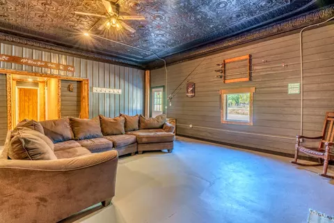 Living - 305 E Jefferson Ave, Nason, IL 62816 photo 2 of 3