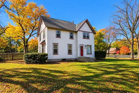 3017 Country Club Rd, Woodstock, IL 60098