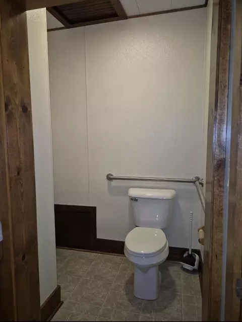 Bath - 190 E Grove St, Sheldon, IL 60966 photo 1 of 1