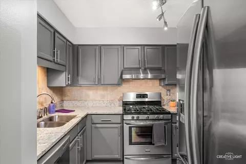 Kitchen - 19330 Wolf Rd #6, Mokena, IL 60448 photo 2 of 2
