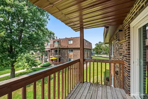 Exterior - 19330 Wolf Rd #6, Mokena, IL 60448 photo 1 of 2
