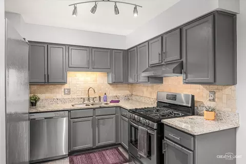 Kitchen - 19330 Wolf Rd #6, Mokena, IL 60448 photo 1 of 2