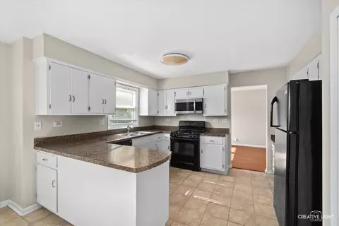 Kitchen - 45 S Linden Dr, Plano, IL 60545 photo 3 of 3