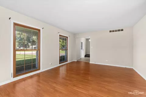 Living - 45 S Linden Dr, Plano, IL 60545 photo 2 of 4