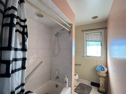 Bath - 1220 N Lind Ave, Berkeley, IL 60163 photo 2 of 2