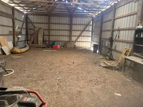 Exterior - 14052 Summer Rd, Benton, IL 62812 photo 5 of 9