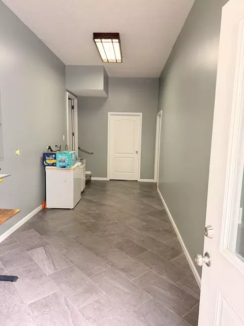 Entry Way - 14052 Summer Rd, Benton, IL 62812 photo 1 of 2
