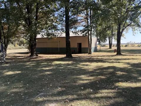 Exterior - 14052 Summer Rd, Benton, IL 62812 photo 7 of 9