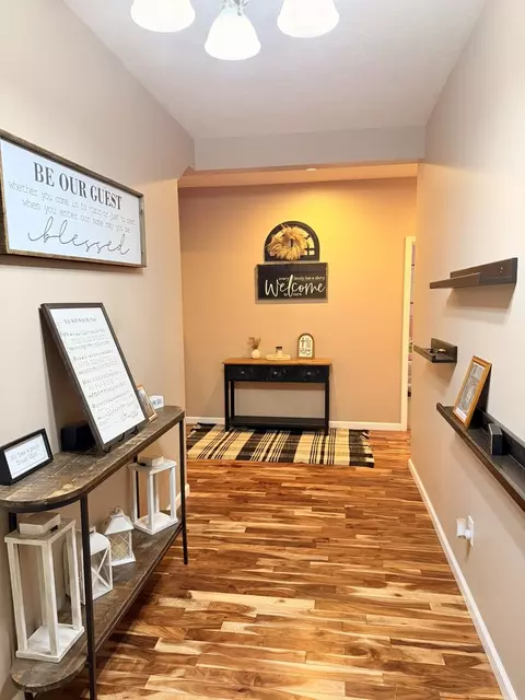 Entry Way - 14052 Summer Rd, Benton, IL 62812 photo 2 of 2