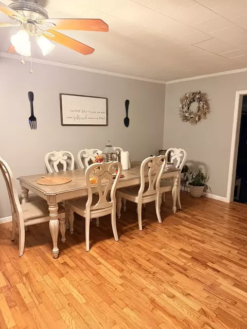 Dining - 14052 Summer Rd, Benton, IL 62812 photo 1 of 2