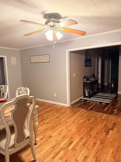 Dining - 14052 Summer Rd, Benton, IL 62812 photo 2 of 2
