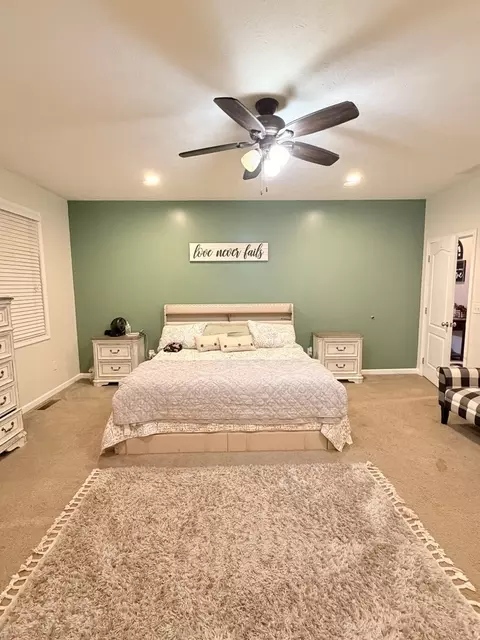 Bedroom - 14052 Summer Rd, Benton, IL 62812 photo 1 of 3