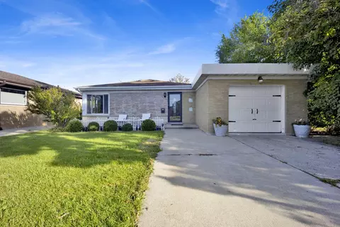 1520 Oakton St, Park Ridge, IL 60068