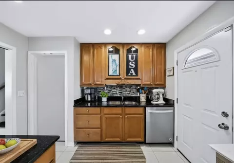 Kitchen - 8157 N Root Ct, Niles, IL 60714 photo 2 of 3