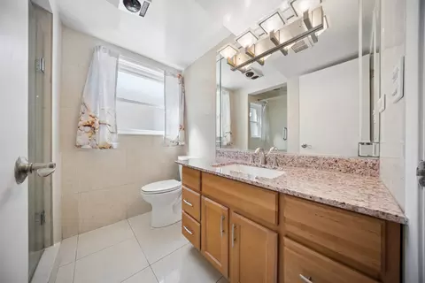 Bath - 8157 N Root Ct, Niles, IL 60714 photo 3 of 4