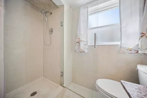 Bath - 8157 N Root Ct, Niles, IL 60714 photo 4 of 4