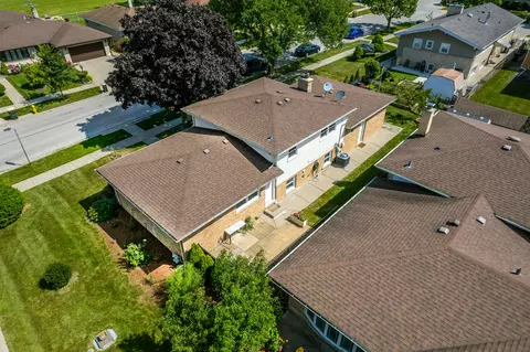 View/Area - 8157 N Root Ct, Niles, IL 60714 photo 2 of 5
