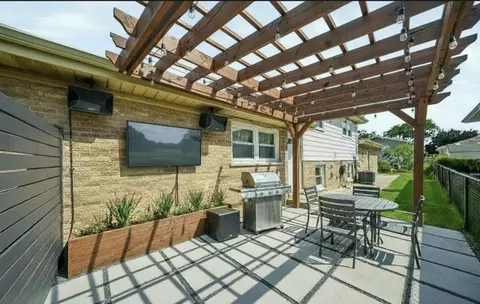 Exterior - 8157 N Root Ct, Niles, IL 60714 photo 4 of 4