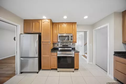 Kitchen - 8157 N Root Ct, Niles, IL 60714 photo 3 of 3